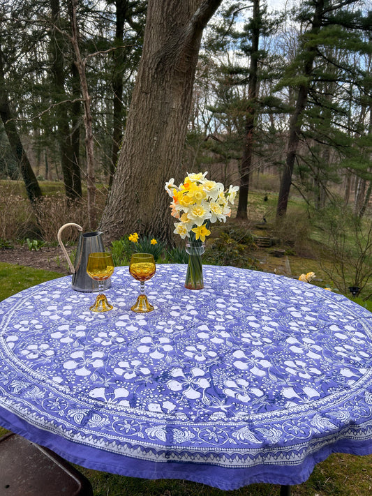 Tablecloth & Napkin Set - Purple and White
