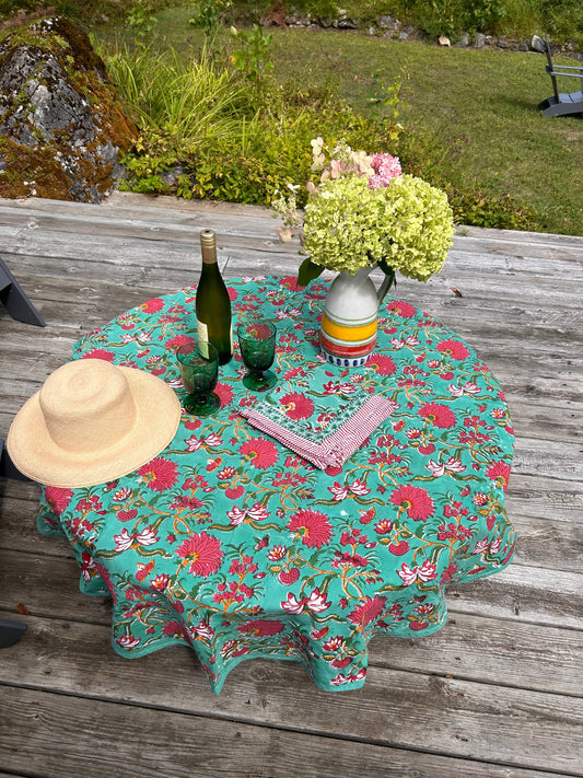 Tablecloth & Napkin Set - Red and Green